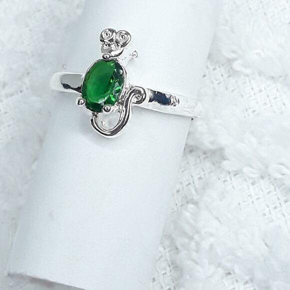 Size 8- .925 Sterling Silver & Emerald Green CZ - Picture 5 of 5
